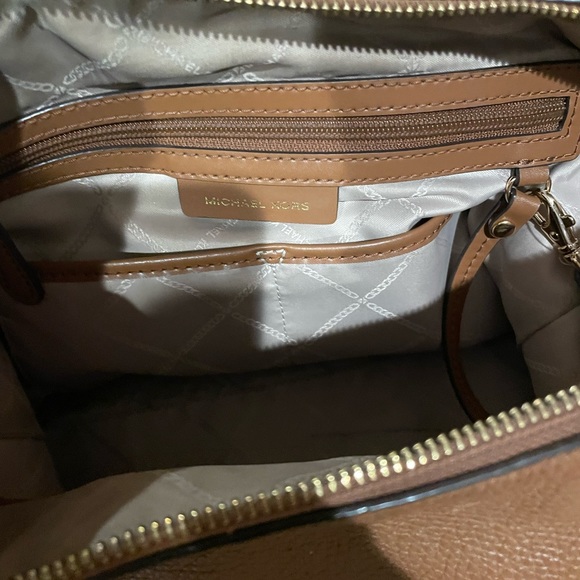 Michael Kors Large Pebbled Bag Never Used - Picture 7 of 13